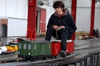 09.-11.01.2009: Echtdampf-Hallentreffen Sinsheim - Der gerade fahrfertig gewordenen ET 194.2 wird beim "Einfahrtag" getestet. (11.01.2009)    et 194 2-einfahren-stef  09.-11.01.2009: Echtdampf-Hallentreffen Sinsheim - Der gerade fahrfertig gewordenen ET 194.2 wird beim "Einfahrtag" getestet. (11.01.2009)  -->