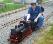 Interner Fahrtag Eisenbahn-Freunde Bad Schönborn e.V. -  An diesem Tag saß ich das letzte Mal am Regler einer Dampflok. Es war die selbst erbaute BR 80 083 meines Dampffreundes Dietmar Willert. (14.05.2015)    manfred2-bearb  Interner Fahrtag Eisenbahn-Freunde Bad Schönborn e.V. -  An diesem Tag saß ich das letzte Mal am Regler einer Dampflok. Es war die selbst erbaute BR 80 083 meines Dampffreundes Dietmar Willert. (14.05.2015)  -->