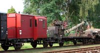 Bahnhof Haaksbergen Freigelände - Güterzugbegleitwagen und Kranwagen (08/2005)  Fahrzeugdaten Güterzugbegleitwagen: Typ: NS Dg 2682 - Hersteller: WPc Amersfoort (bovenbouw) - Baujahr: 1958 - Gewicht: 8  t - erlaubte Höchstgeschwindigkeit: unbekannt  Fahrzeugdaten Kranwagen: Hersteller: Werkspoor, Amsterdam - Baujahr: 1957 - Gewicht: 26,1  t - erlaubte Höchstgeschwindigkeit:  100 km/h    bauzug-DSCN4495  Bahnhof Haaksbergen Freigelände - Güterzugbegleitwagen und Kranwagen (08/2005)  Fahrzeugdaten Güterzugbegleitwagen: Typ: NS Dg 2682 - Hersteller: WPc Amersfoort (bovenbouw) - Baujahr: 1958 - Gewicht: 8  t - erlaubte Höchstgeschwindigkeit: unbekannt  Fahrzeugdaten Kranwagen: Hersteller: Werkspoor, Amsterdam - Baujahr: 1957 - Gewicht: 26,1  t - erlaubte Höchstgeschwindigkeit:  100 km/h  --> : Museum Buurtspoorweg, Manfred, Detzner, Speyer