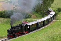 Lok 99 788 etwa in Höhe der Ziegeleistraße 19 bei Wennedach (06.2016)    99788 wennedach genossenschaft 526A1120  Lok 99 788 etwa in Höhe der Ziegeleistraße 19 bei Wennedach (06.2016)  --> : Öchsle, Museumsschmalspurbahn, Oberschwaben, Ochsenhausen, Warthausen, Manfred Detzner, Speyer, kurz vor, Wennedach, Strecke, Dampflok, BR 99 788, 99 788, Berta