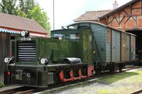 Bahnhof Ochsenhausen - V15 908 vor dem Schuppen mit einem Gepäck-/Postwagen (06.2016) Der Wagen begegnete mir 3 Monate später ausgeachst in Warthausen im Schuppen.    V 15 908 526A0852  Bahnhof Ochsenhausen - V15 908 vor dem Schuppen mit einem Gepäck-/Postwagen (06.2016) Der Wagen begegnete mir 3 Monate später ausgeachst in Warthausen im Schuppen.  --> : Öchsle, Museumsschmalspurbahn, Oberschwaben, Ochsenhausen, Warthausen, Manfred Detzner, Speyer, Bahnhof, Bf, Bhf, Lokschuppen, Diesellokomotive, V15 908, Gepäck-/Postwagen