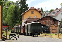 Bahnhof Ochsenhausen - Abgestellte Wagengarnitur (06.2016) Wegen eines am 29.05.2016 durch Starkregen verursachten Dammbruchs zwischen Maselheim und Sulmingen konnte der Zug nicht planmäßig in Warthausen am Ende des Betriebstages abgestellt werden.    bhf ochsenhausen 526A0870  Bahnhof Ochsenhausen - Abgestellte Wagengarnitur (06.2016) Wegen eines am 29.05.2016 durch Starkregen verursachten Dammbruchs zwischen Maselheim und Sulmingen konnte der Zug nicht planmäßig in Warthausen am Ende des Betriebstages abgestellt werden.  --> : Öchsle, Museumsschmalspurbahn, Oberschwaben, Ochsenhausen, Warthausen, Manfred Detzner, Speyer, Bahnhof, Bf, Bhf, Empfangsgebäude, Abgestellte Wagengarnitur