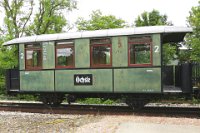 Betriebswerk Warthausen - Wagen Bauart KBi Nummer "Stg 3724" (06.2016)  Wagendaten: Nummer: Stg 3724 - Bauart: KBi - Hersteller: Waggonfabrik Graz - Baujahr: 1924 - Fabriknummer: nicht bekannt - Zustand: betriebsfähig    wagen 3724 Stg 526A0913  Betriebswerk Warthausen - Wagen Bauart KBi Nummer "Stg 3724" (06.2016)  Wagendaten: Nummer: Stg 3724 - Bauart: KBi - Hersteller: Waggonfabrik Graz - Baujahr: 1924 - Fabriknummer: nicht bekannt - Zustand: betriebsfähig  --> : Öchsle, Museumsschmalspurbahn, Oberschwaben, Ochsenhausen, Warthausen, Manfred Detzner, Speyer, Bahnhof, Bf, Bhf, Bahnbetriebswerk, BW, Werkstatt, Personenwagen, Stg 3724, Bauart KBi, Waggonfabrik Graz