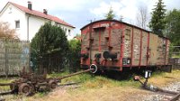 Bahnhof Ochsenhausen - Zwischenwagen für Rollbockverkehr und Rollbock (06.2016)  Wagendaten:  Nummer: Stg 157 - Bauart: G - Hersteller: Maschinenfabrik Esslingen - Baujahr: 1896 - Fabriknummer: nicht bekannt - Zustand: abgestellt   Rollbock Daten: Hersteller: Orenstein & Koppel, Berlin - Baujahr: nicht bekannt - Fabriknummer: nicht bekannt    wagen rollbock zwischenwagen 526A0809  Bahnhof Ochsenhausen - Zwischenwagen für Rollbockverkehr und Rollbock (06.2016)  Wagendaten:  Nummer: Stg 157 - Bauart: G - Hersteller: Maschinenfabrik Esslingen - Baujahr: 1896 - Fabriknummer: nicht bekannt - Zustand: abgestellt   Rollbock Daten: Hersteller: Orenstein & Koppel, Berlin - Baujahr: nicht bekannt - Fabriknummer: nicht bekannt  --> : Öchsle, Museumsschmalspurbahn, Oberschwaben, Ochsenhausen, Warthausen, Manfred Detzner, Speyer, Zwischenwagen, Stg 157, Bauart G, Maschinenfabrik Esslingen, Rollbock, Orenstein, Koppel