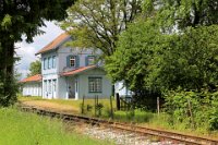 Bahnhof Maselheim - Gleisseite (06.2016) Der Bahnhof ist als regelmäßige Haltestelle ausgewiesen.    bhf maselheim 526A1269  Bahnhof Maselheim - Gleisseite (06.2016) Der Bahnhof ist als regelmäßige Haltestelle ausgewiesen.  --> : Öchsle, Museumsschmalspurbahn, Oberschwaben, Ochsenhausen, Warthausen, Manfred Detzner, Speyer, Maselheim, Bahnhof, Bf, Bhf, Empfangsgebäude