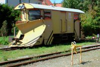 Bahnhof Ochsenhausen - Schneepflug der DR (2006)  Fahrzeugdaten: unbekannt    schneepflug-dr-DSCN5423  Bahnhof Ochsenhausen - Schneepflug der DR (2006)  Fahrzeugdaten: unbekannt  --> : Öchsle, Museumsschmalspurbahn, Oberschwaben, Ochsenhausen, Warthausen, Manfred Detzner, Speyer, Schneepflug, DR