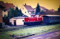 Bahnhof Ochsenhausen - V 51 902 setzt um (Dia, 1990)  Lokdaten V 51 902:   Bauart: B'B'-dh  - Hersteller: Gmeinder/Mosbach - Baujahr: 1964 - Fabriknummer: 5328 - Zustand: 04.2006 zerlegt in Kanzach    v51 902  526A4823  Bahnhof Ochsenhausen - V 51 902 setzt um (Dia, 1990)  Lokdaten V 51 902:   Bauart: B'B'-dh  - Hersteller: Gmeinder/Mosbach - Baujahr: 1964 - Fabriknummer: 5328 - Zustand: 04.2006 zerlegt in Kanzach  -->