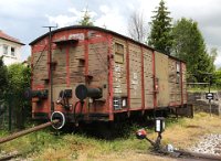 Bahnhof Ochsenhausen - Zwischenwagen für Rollbockverkehr (06.2016)  Wagendaten: Nummer: Stg 157 - Bauart: G - Hersteller: Maschinenfabrik Esslingen - Baujahr: 1896 - Fabriknummer: nicht bekannt - Zustand: abgestellt    wagen zwischenwagen 526A0807  Bahnhof Ochsenhausen - Zwischenwagen für Rollbockverkehr (06.2016)  Wagendaten: Nummer: Stg 157 - Bauart: G - Hersteller: Maschinenfabrik Esslingen - Baujahr: 1896 - Fabriknummer: nicht bekannt - Zustand: abgestellt  --> : Öchsle, Museumsschmalspurbahn, Oberschwaben, Ochsenhausen, Warthausen, Manfred Detzner, Speyer, Zwischenwagen, Stg 157, Bauart G, Maschinenfabrik Esslingen