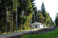 Bf Niederschlag - 813 m ü. NN (09/10 2014) Hier finden regelmäßig Zugkreuzungen statt.    DSC 0151  Bf Niederschlag - 813 m ü. NN (09/10 2014) Hier finden regelmäßig Zugkreuzungen statt.  --> : Fichtelbergbahn, Cranzahl, Oberwiesenthal, Manfred Detzner, Speyer, Bf, Bahnhof, Niederschlag