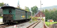 Bf Hammerunterwiesenthal: abgestellte Personenwagen (09/10 2014)    DSC 0353  Bf Hammerunterwiesenthal: abgestellte Personenwagen (09/10 2014)  --> : Fichtelbergbahn, Cranzahl, Oberwiesenthal, Manfred Detzner, Speyer, Bf, Bahnhof, Hammerunterwiesenthal, Personenwagen