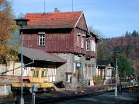 Alexisbad - Gleisseite (2005)    Alexisbad-Bahndienstfahrzeug-01  Alexisbad - Gleisseite (2005)  --> : Harzer Schmalspurbahnen, HSB, Manfred Detzner, Speyer, Bahnhof, Empfangsgebäude, Bhf, Bf, Alexisbad