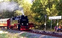 Strassberg (Harz) Glasebach: BR 99 7232-4 Einfahrt aus Alexisbad kommend (2018-08-19)    32961534926043241  Strassberg (Harz) Glasebach: BR 99 7232-4 Einfahrt aus Alexisbad kommend (2018-08-19)  -->