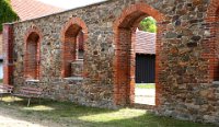 Strassberg (Harz): Ehemalige Silberhütte von 1438 - 1805. Zwischen 1712 und 1765 wurden in dieser Hütte ca. 19 000 kg Silber gewonnen. 1989 wurde das zerfallene Gebäude abgerissen. (2018-08-21)    526A3138  Strassberg (Harz): Ehemalige Silberhütte von 1438 - 1805. Zwischen 1712 und 1765 wurden in dieser Hütte ca. 19 000 kg Silber gewonnen. 1989 wurde das zerfallene Gebäude abgerissen. (2018-08-21)  -->