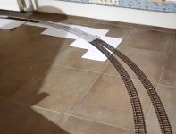 Die Einfahrtskurve des Hauptbahnhofs: Die  Gleisbögen im Vordergrund haben alle einen Radius von 2321 mm. Die ausgedruckte Bogenweiche ist mehr als 100 cm lang.  (27.03.2021)    20210327 185217  Die Einfahrtskurve des Hauptbahnhofs: Die  Gleisbögen im Vordergrund haben alle einen Radius von 2321 mm. Die ausgedruckte Bogenweiche ist mehr als 100 cm lang.  (27.03.2021)  -->